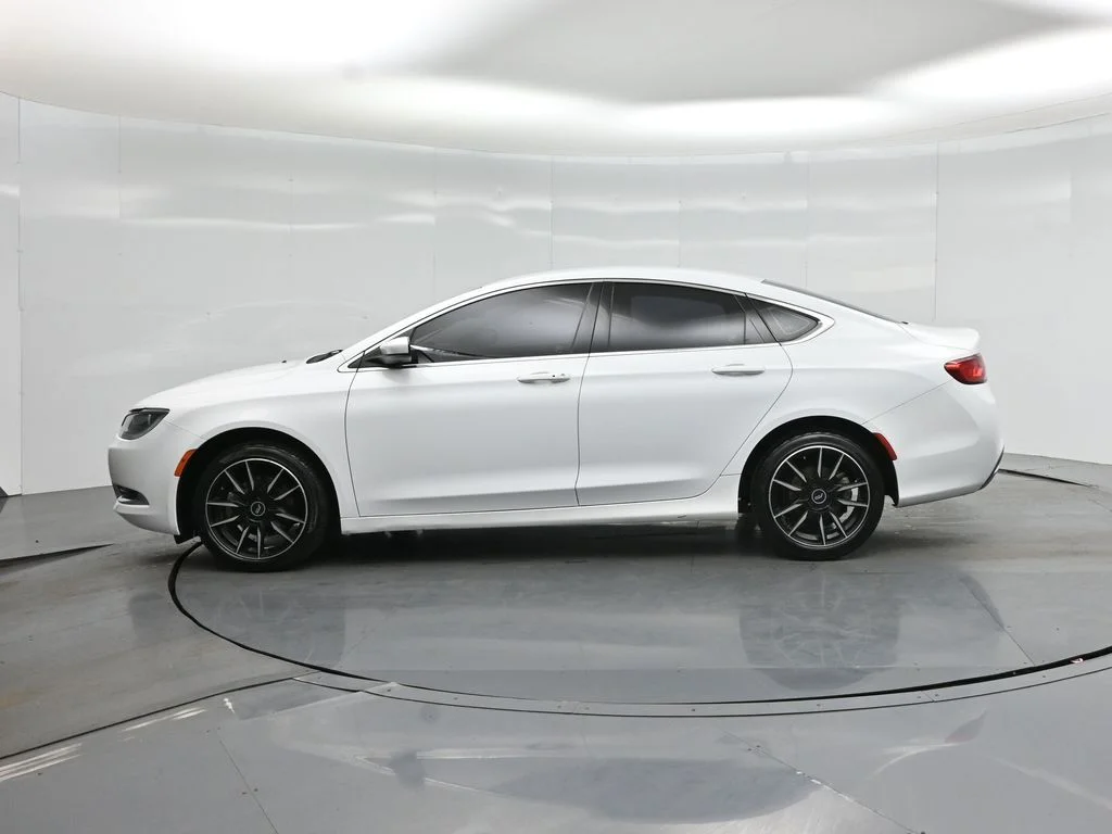 Used 2015 White Chrysler Limited image 25