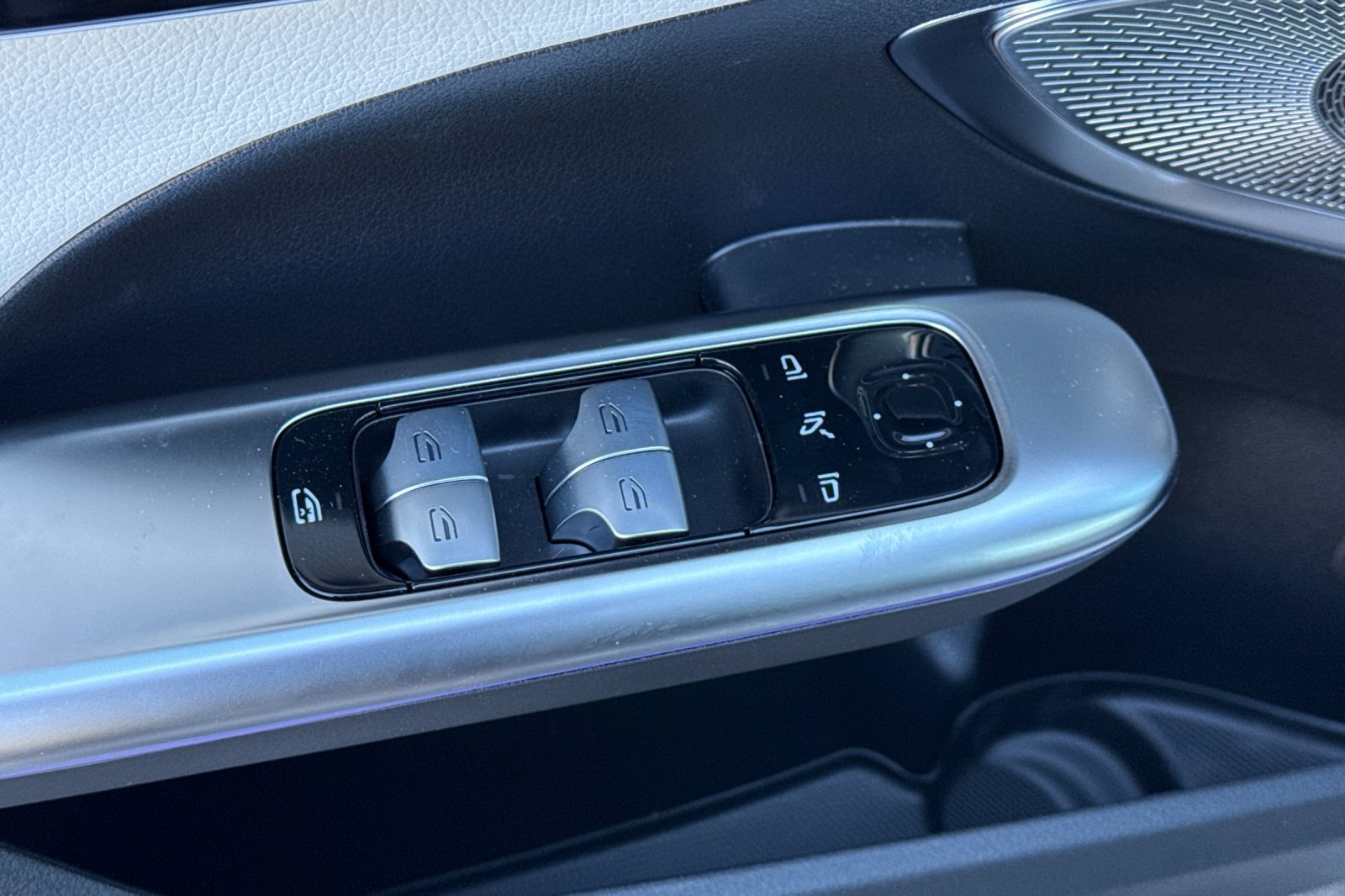 New 2026 MANUFAKTUR Alpine Grey Mercedes-Benz C 300 image 26