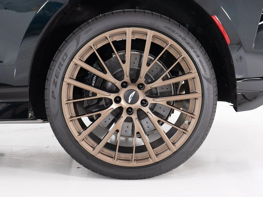 New 2026 Q Oberon Black Aston Martin 707 image 43