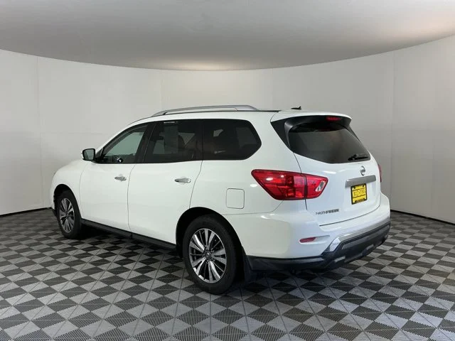 Used 2018 White Nissan S image 7