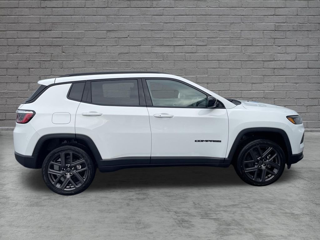 New 2026 Bright White Clear-Coat Exterior Paint Jeep Latitude image 10