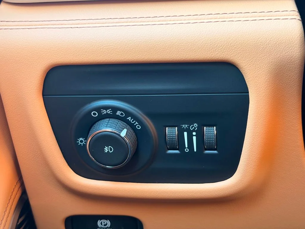 Used 2023 White Jeep Summit image 27