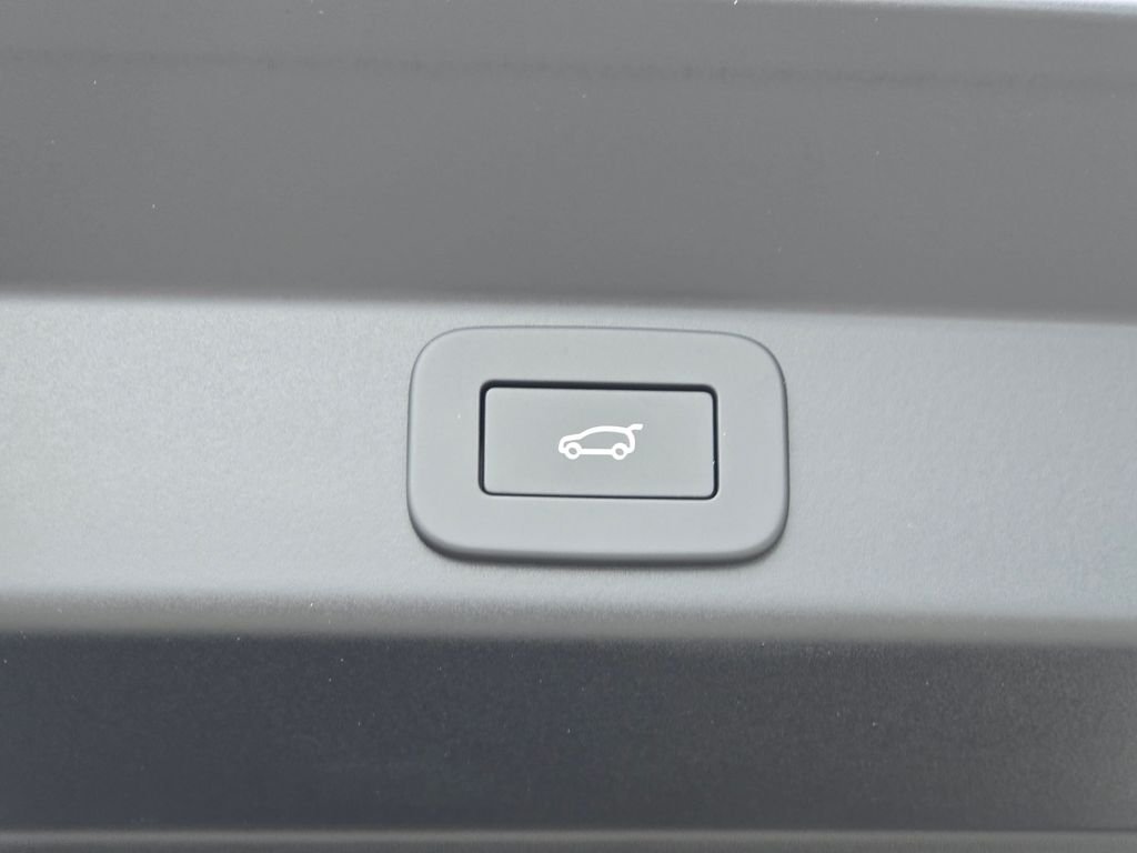 New 2026 Firenze Red LAND ROVER SE image 13