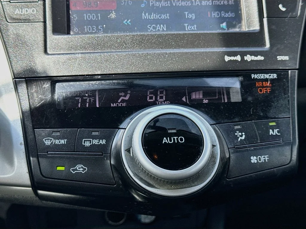 Used 2014 Gray Toyota Three image 17