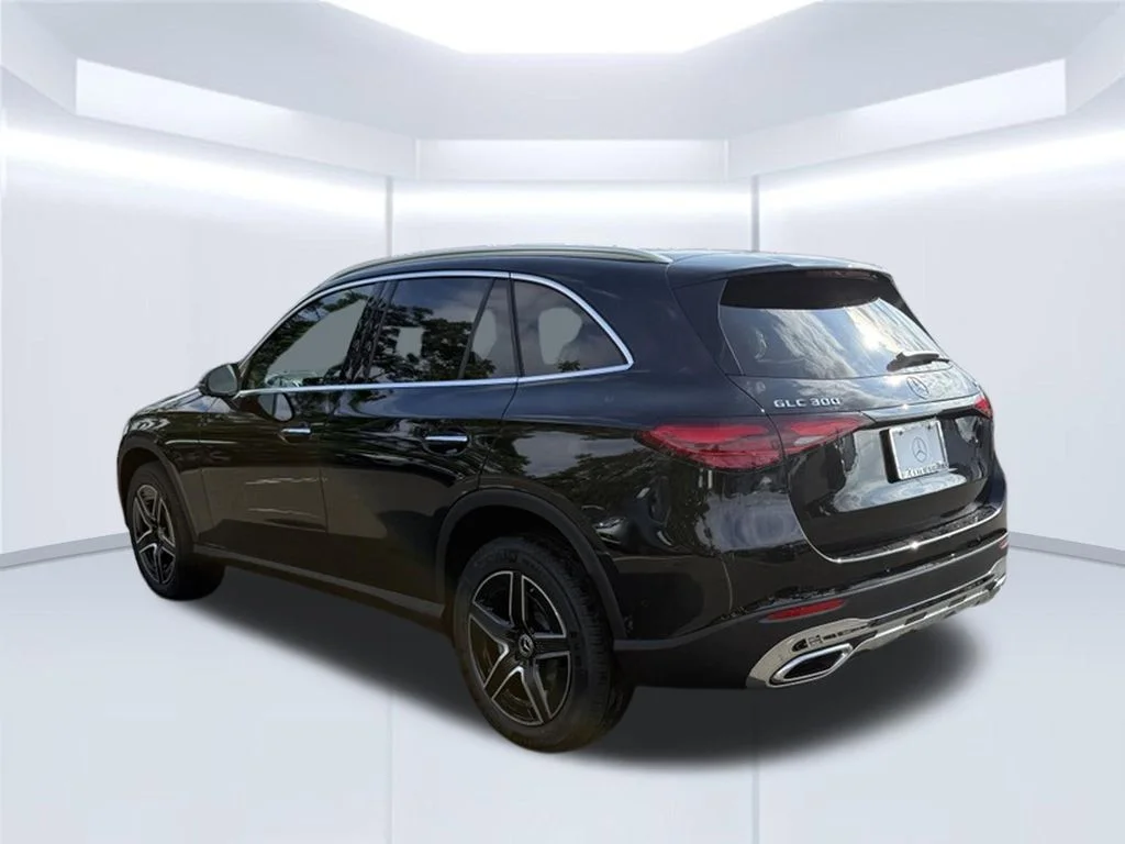 New 2027 Black Mercedes-Benz GLC 300 image 40