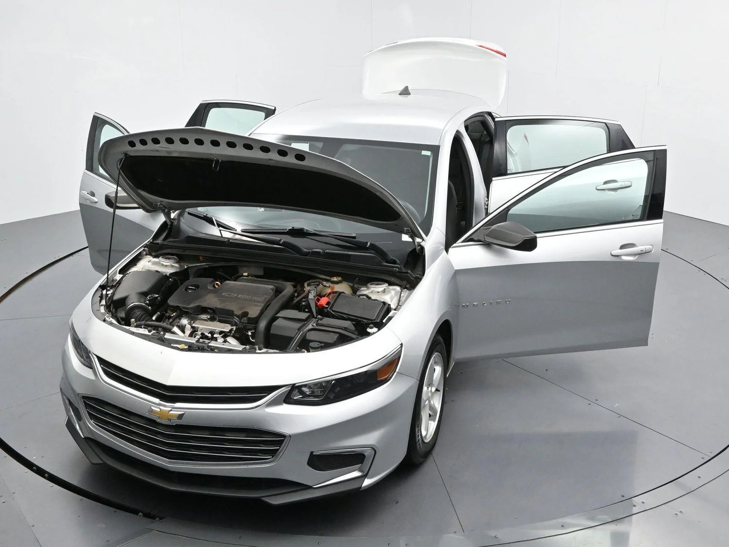 Used 2018 SILVER ICE METALLIC Chevrolet LS image 39