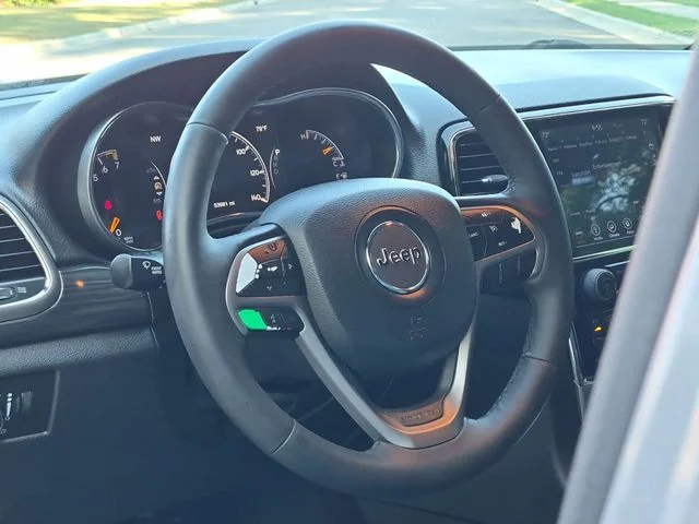 Used 2019 Silver Jeep Altitude image 31