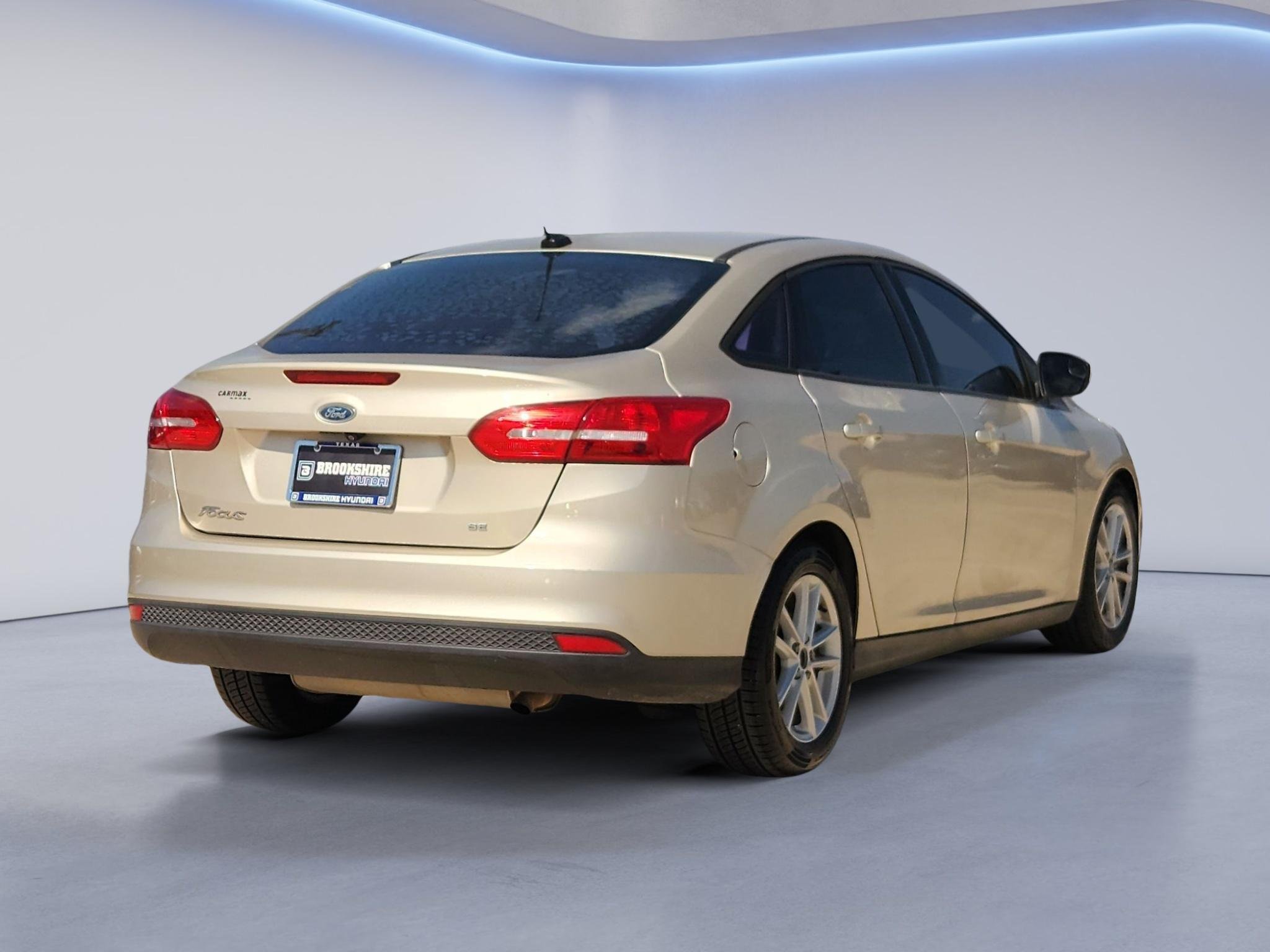 Used 2018 White Gold Metallic Ford SE image 6