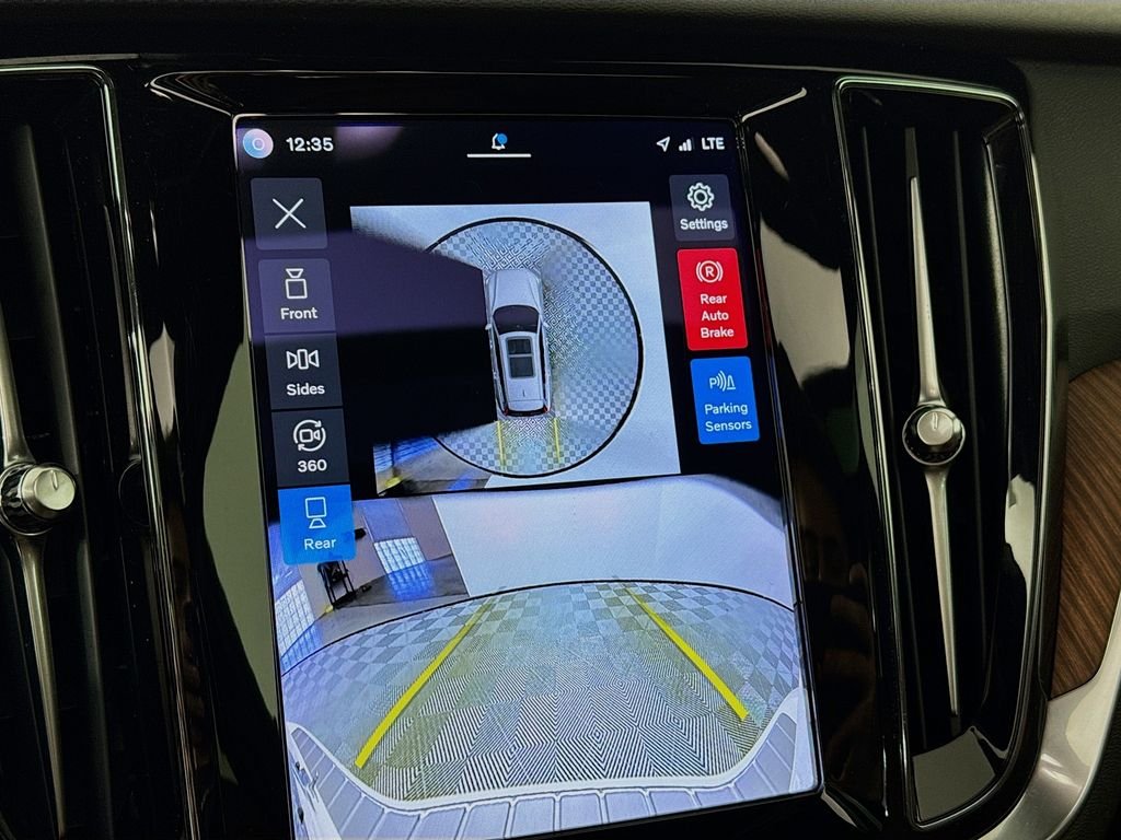 Used 2024 White Volvo B5 Plus image 15