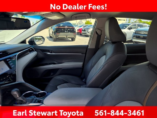 Used 2018 Silver Toyota XLE image 9