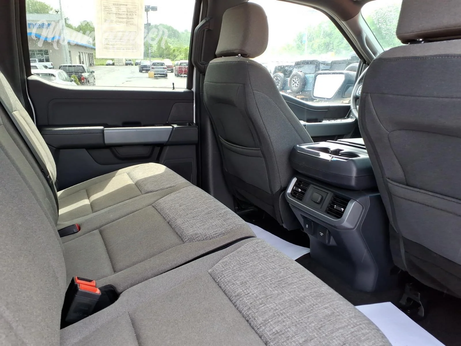 Used 2024 Oxford White Ford XLT image 22