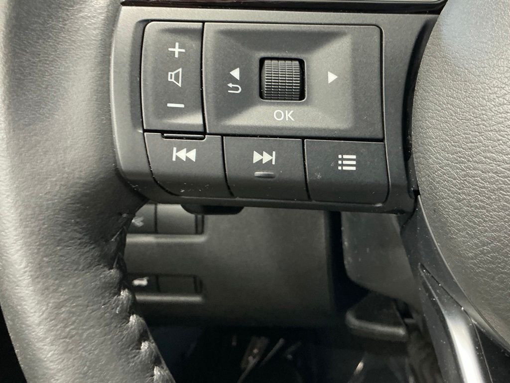 Used 2023 Gold Nissan Platinum image 35