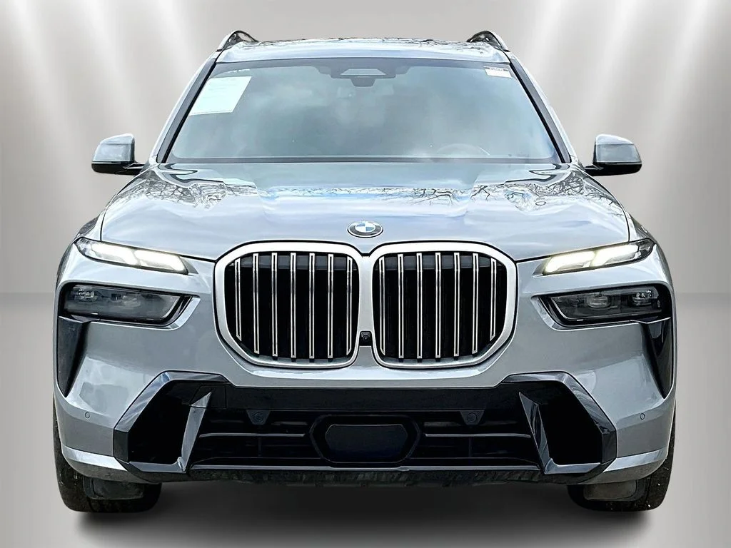 Used 2023 Skyscraper Gray Metallic BMW xDrive40i image 2