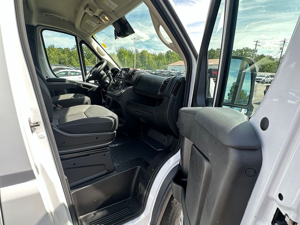 Used 2025 White Ram Base image 26