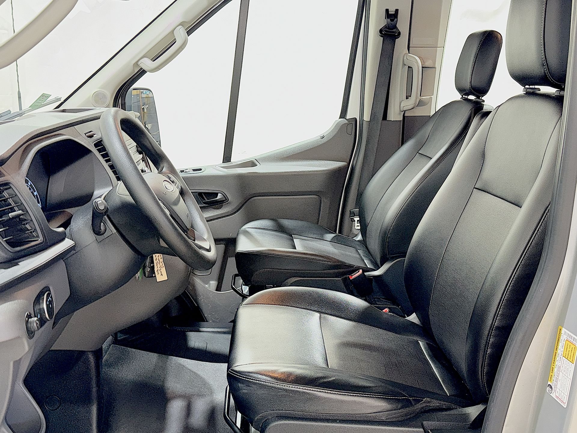 2020 Ford Transit Passenger Van XL - Photo 17