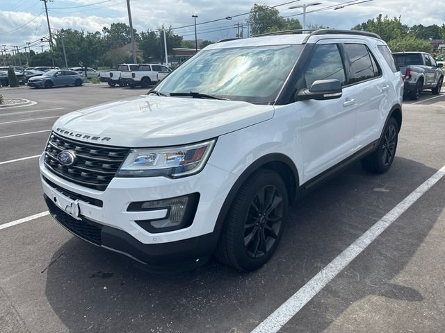 Used 2017 Oxford White Ford XLT image 3