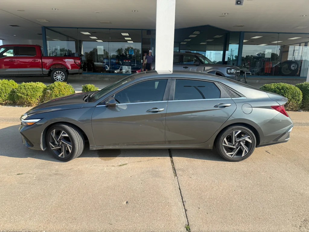 Used 2025 Amazon Gray Hyundai SEL Convenience image 9