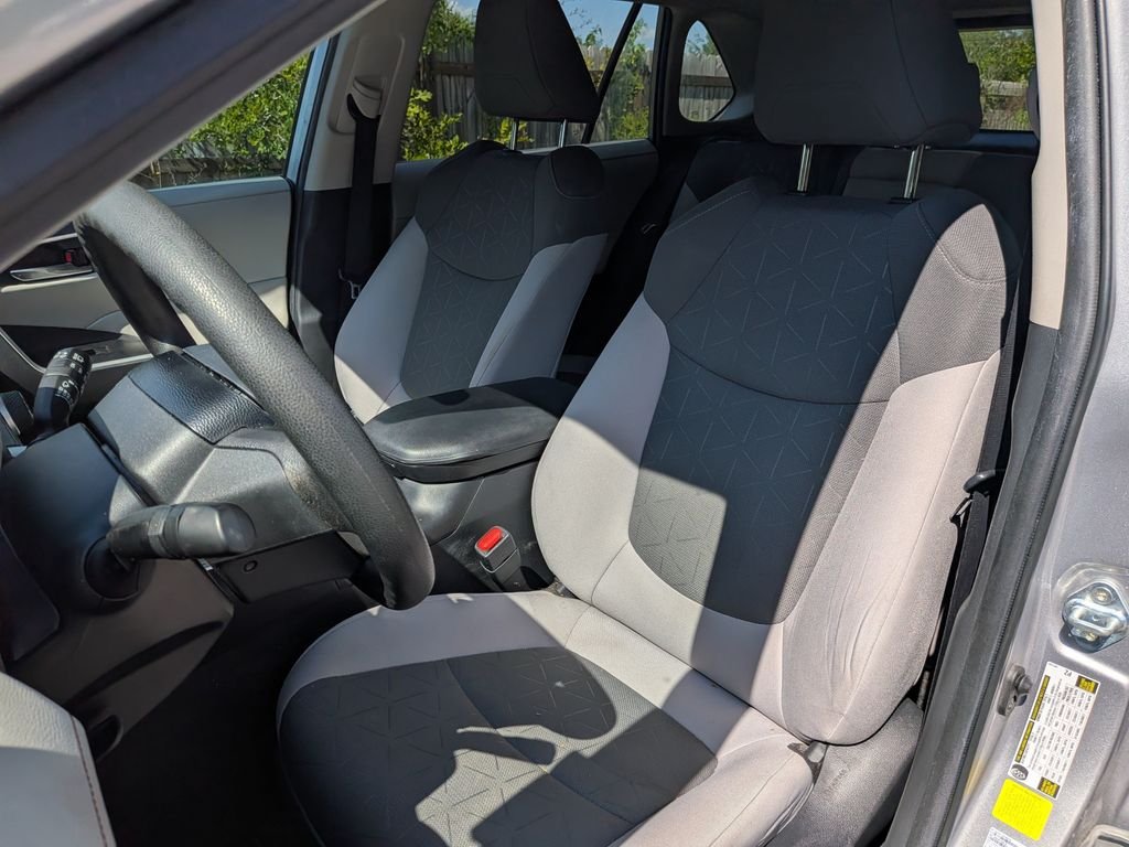 Used 2021 Silver Toyota XLE image 12