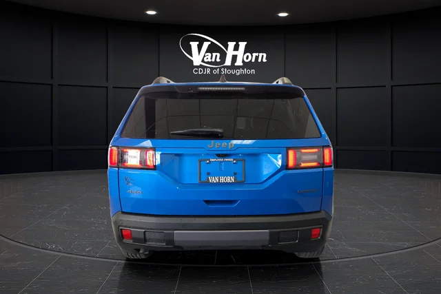 New 2026 Hydro Blue Pearl-Coat Exterior Paint Jeep Limited image 6