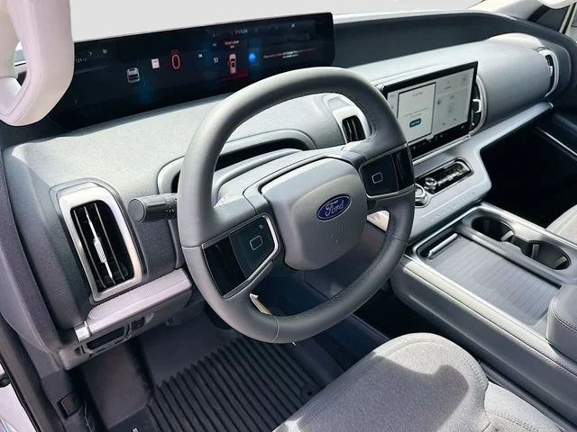 New 2026 Oxford White Ford Active image 6