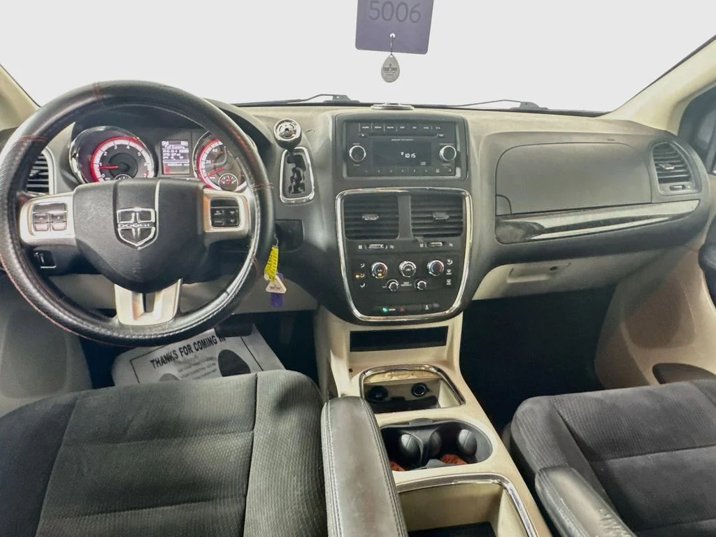 Used 2015 Silver Dodge SXT image 22