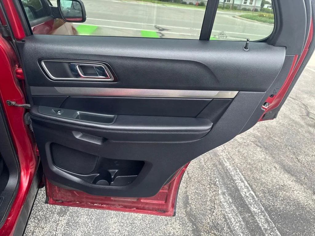 Used 2018 Red Ford XLT image 38