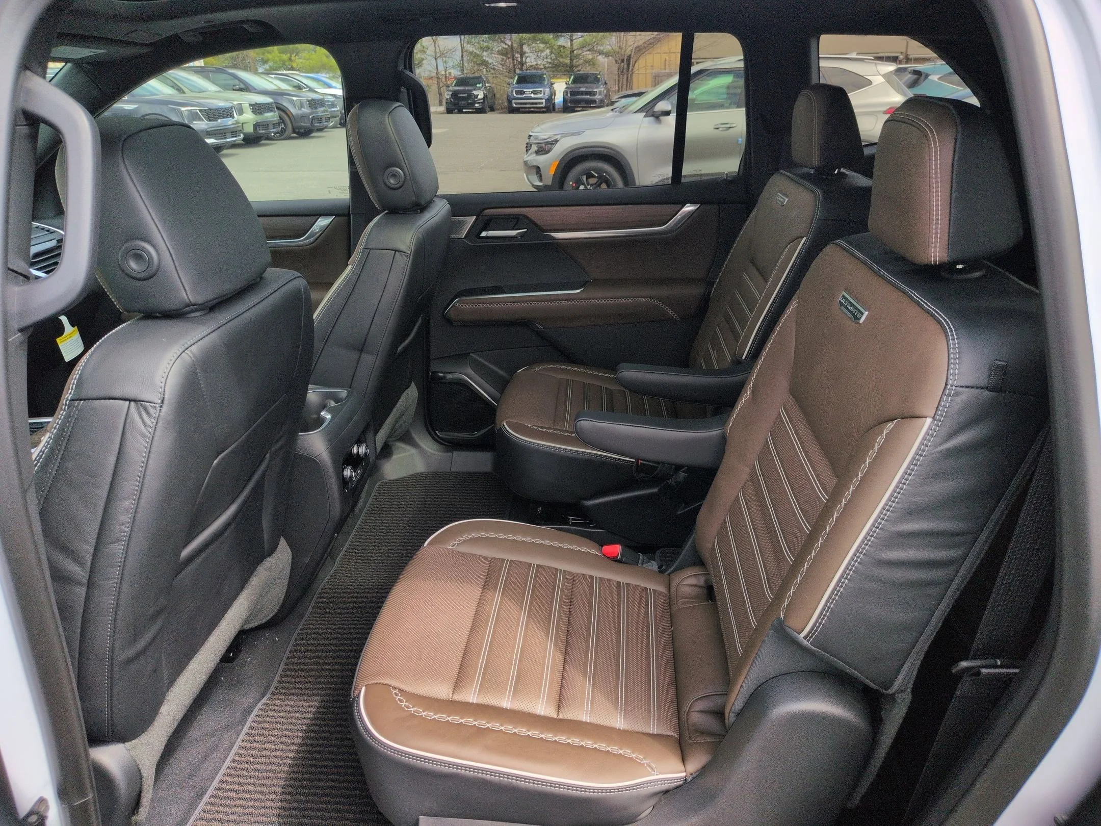 2026 GMC Acadia Denali Ultimate - Photo 15