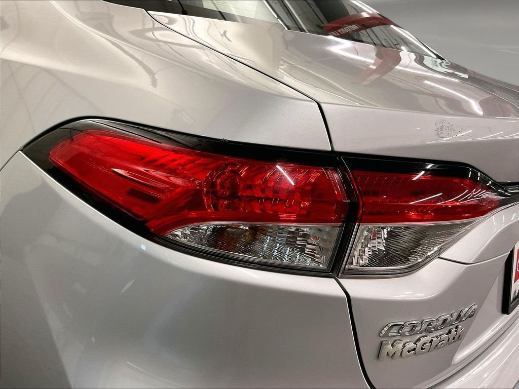 Used 2020 Silver Toyota LE image 34
