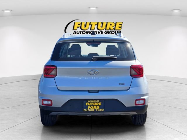Certified Used 2022 Silver Hyundai SEL image 5