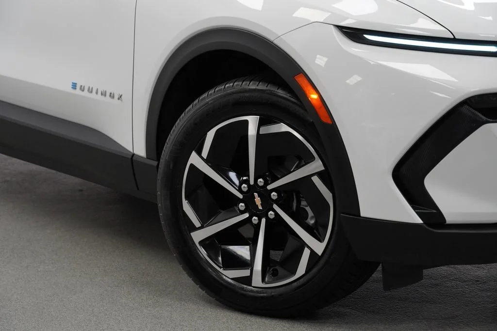 New 2026 Summit White Chevrolet LT image 9