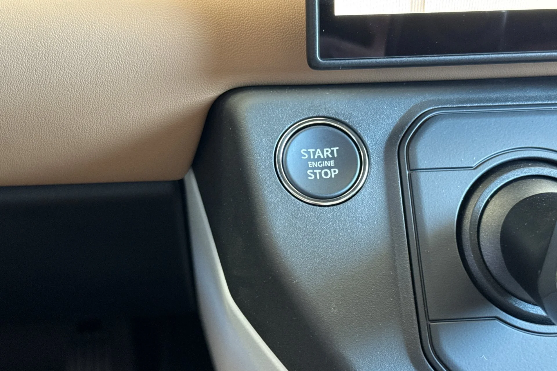 New 2026 Carpathian Grey Land Rover X-Dynamic SE image 25