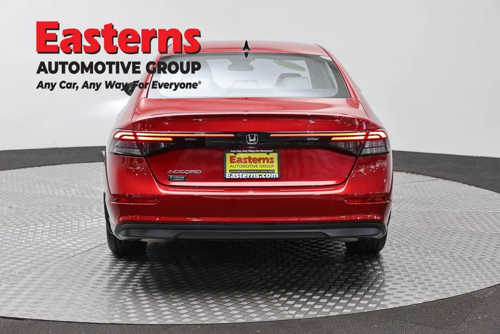 Used 2025 Red Honda SE image 6