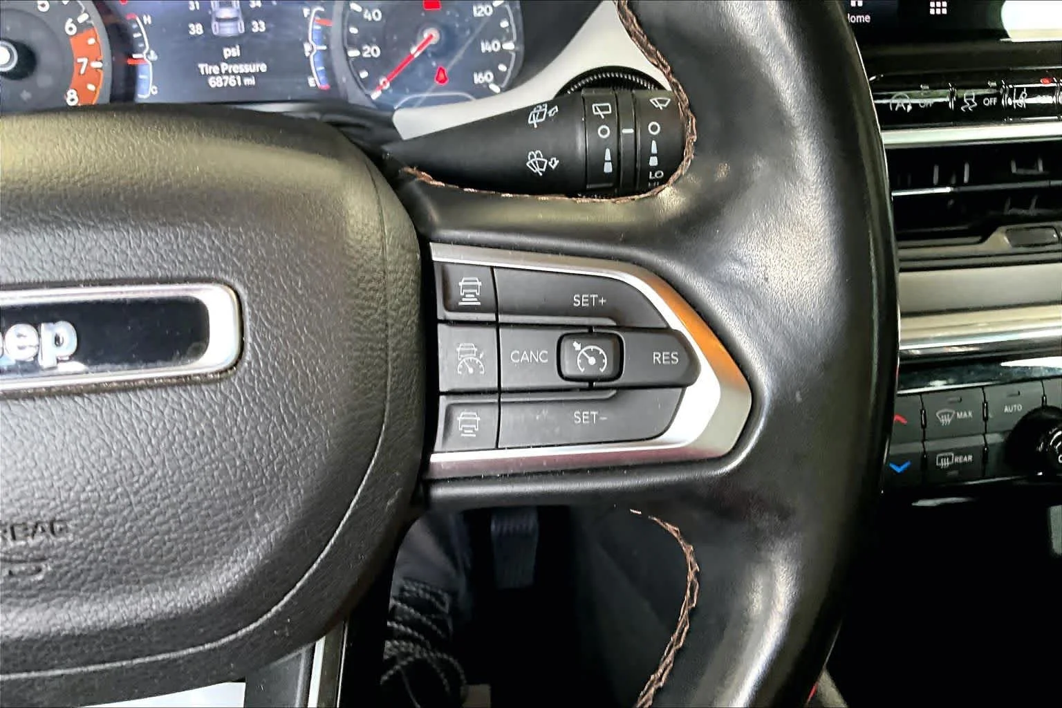 Used 2022 Diamond Black Crystal Pearlcoat Jeep Limited image 24