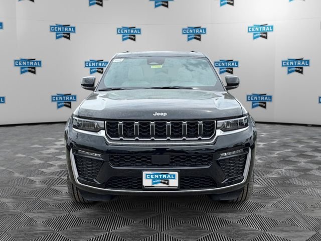 New 2026 Diamond Black Crystal Pearl-Coat Exterior Paint Jeep Limited image 8