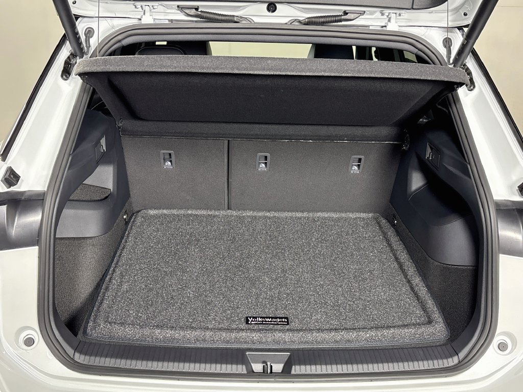 New 2026  Volkswagen SE R-Line Black image 21