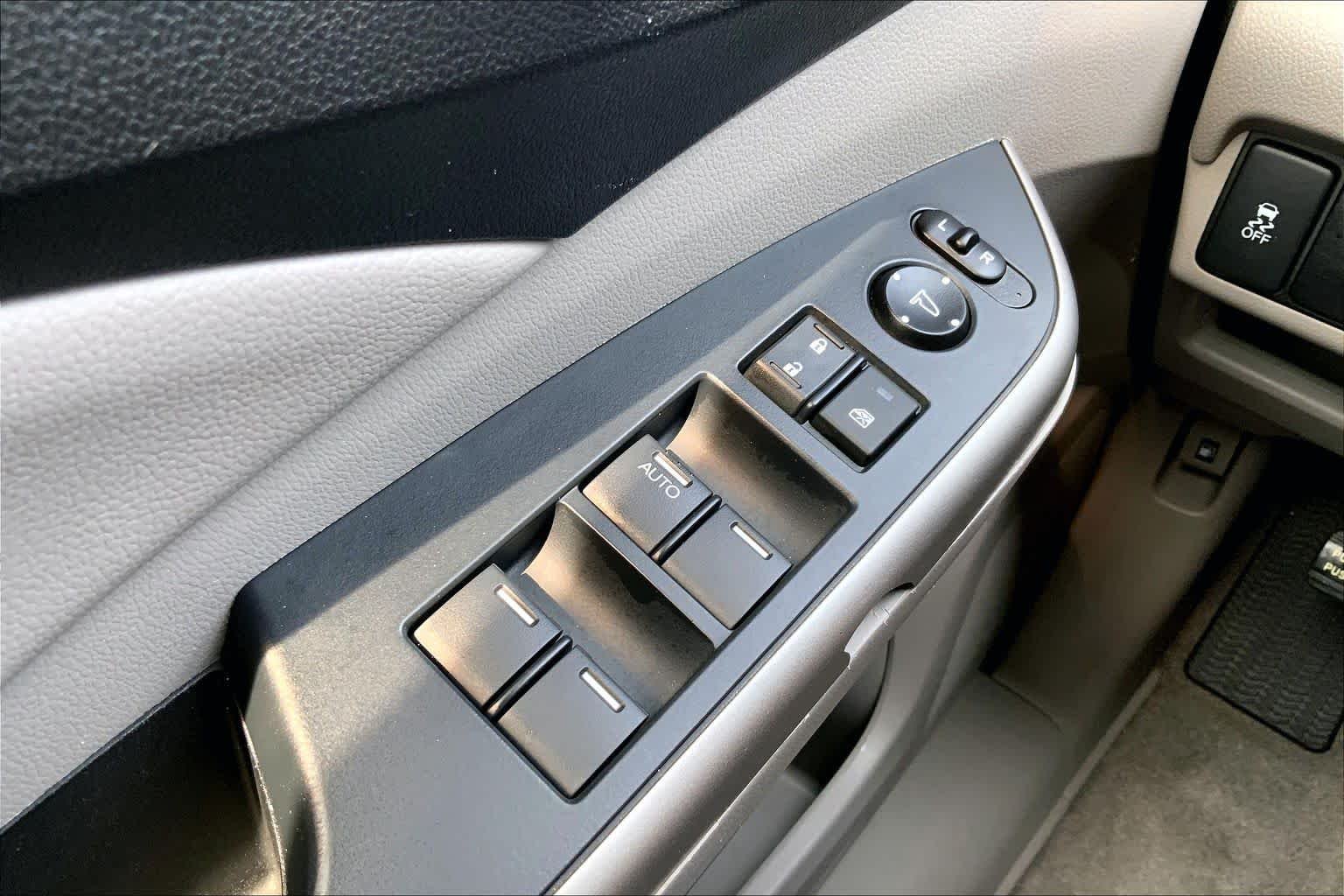 Used 2013 Alabaster Silver Metallic Honda EX-L image 34