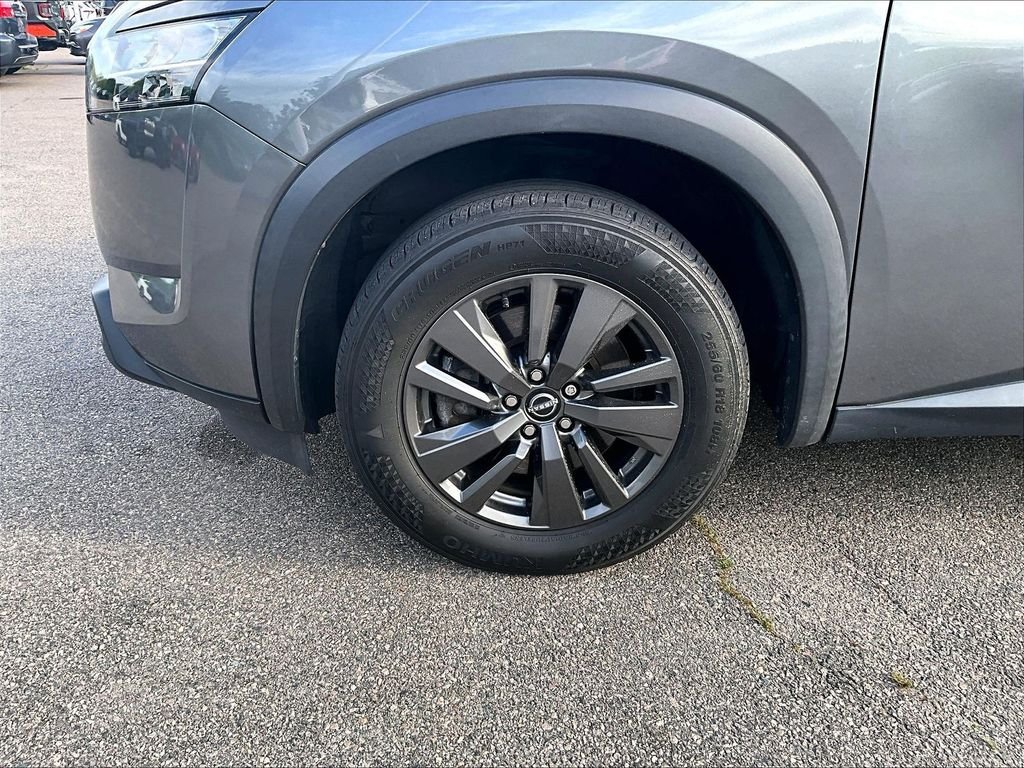 Used 2022 Gray Nissan S image 7