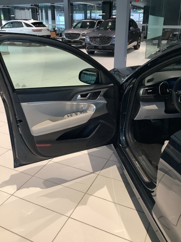 2023 GENESIS G70 Standard - Photo 11
