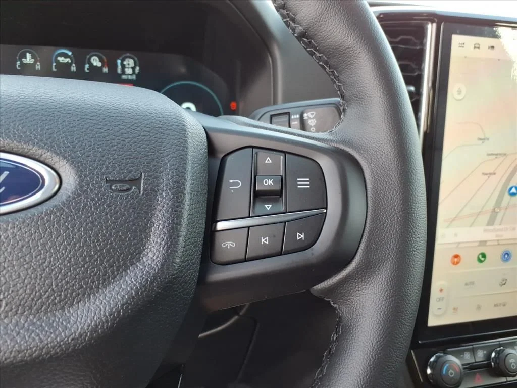 New 2025 Oxford White Ford LARIAT® image 19