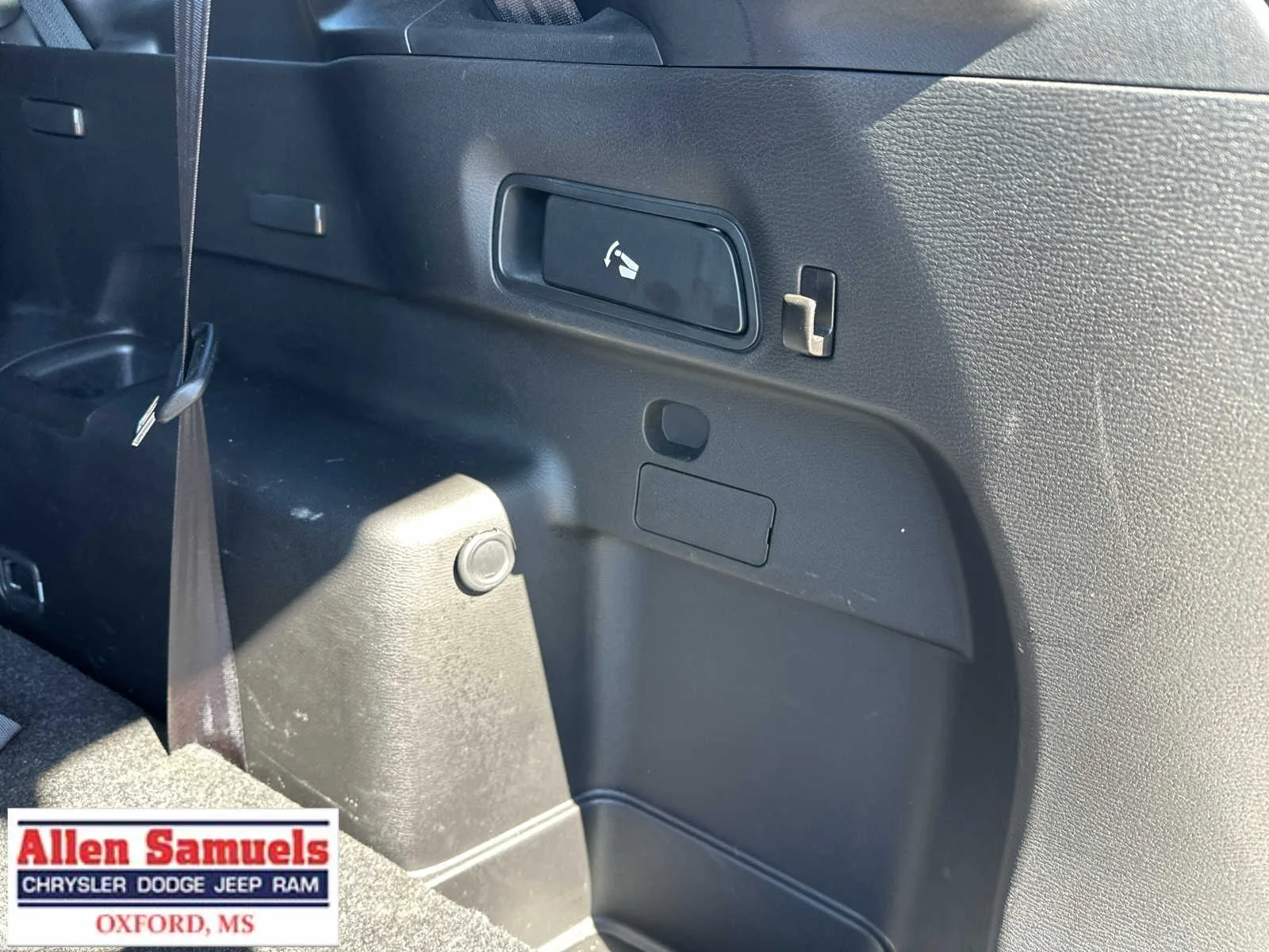 2025 Mitsubishi Outlander SE - Photo 32