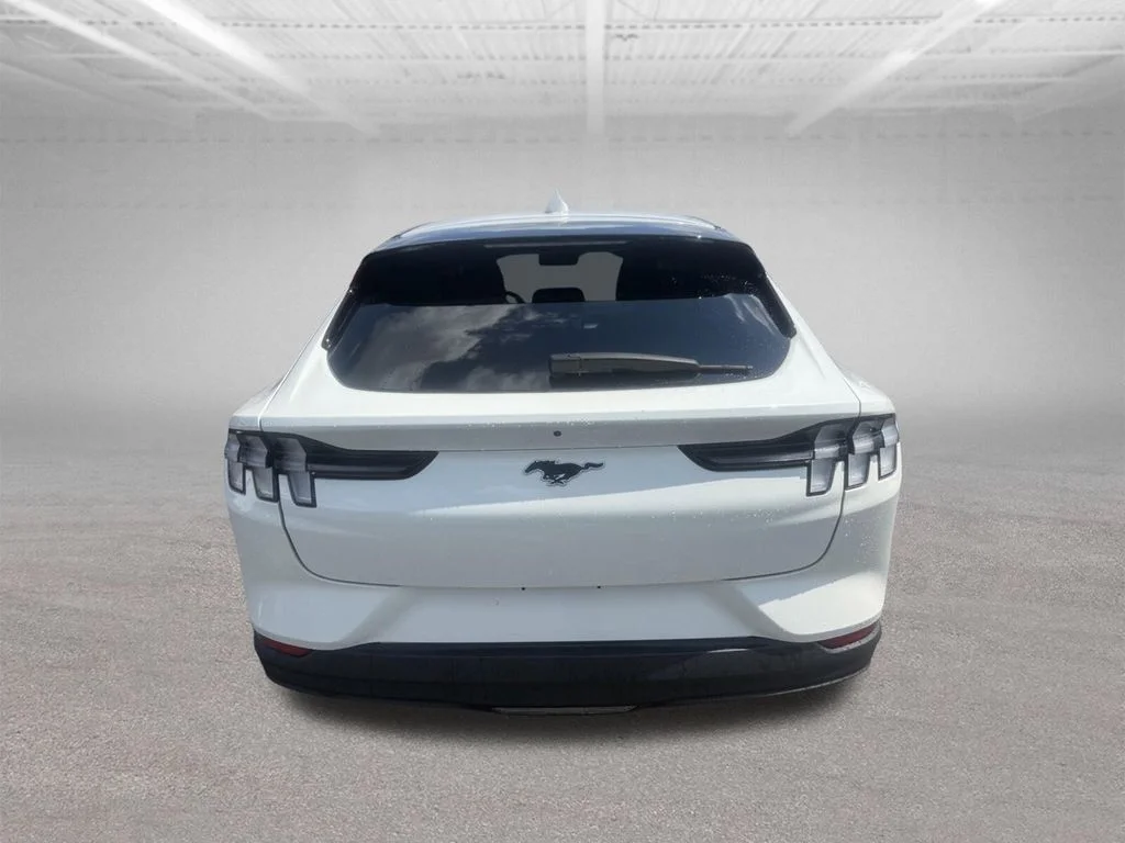 Used 2022 White Metallic Ford Select image 6