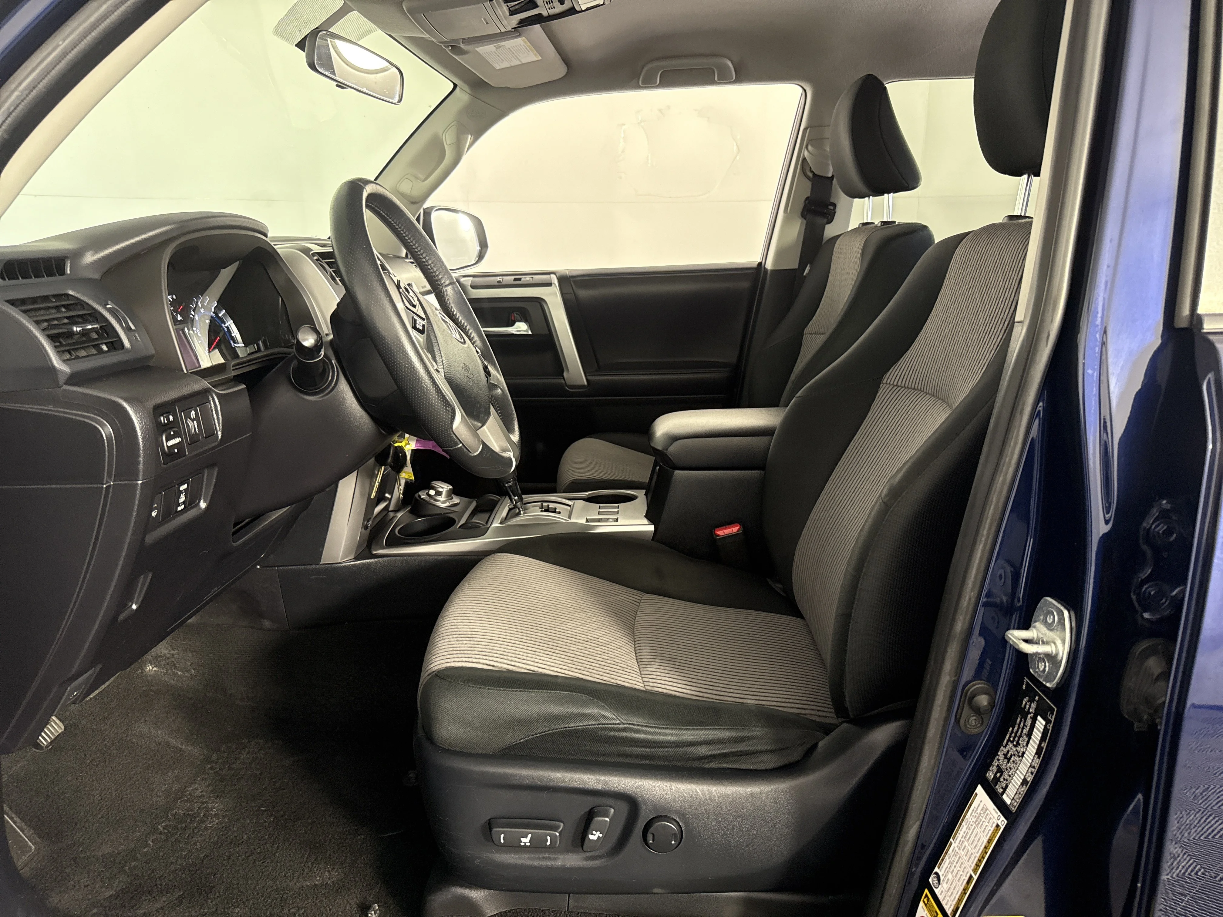 Used 2017 Nautical Blue Metallic Toyota SR5 image 15