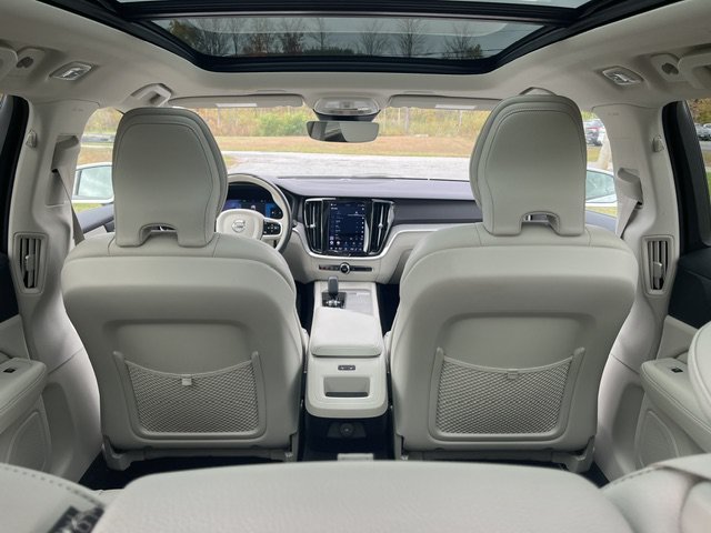 Used 2023 White Volvo Plus image 12