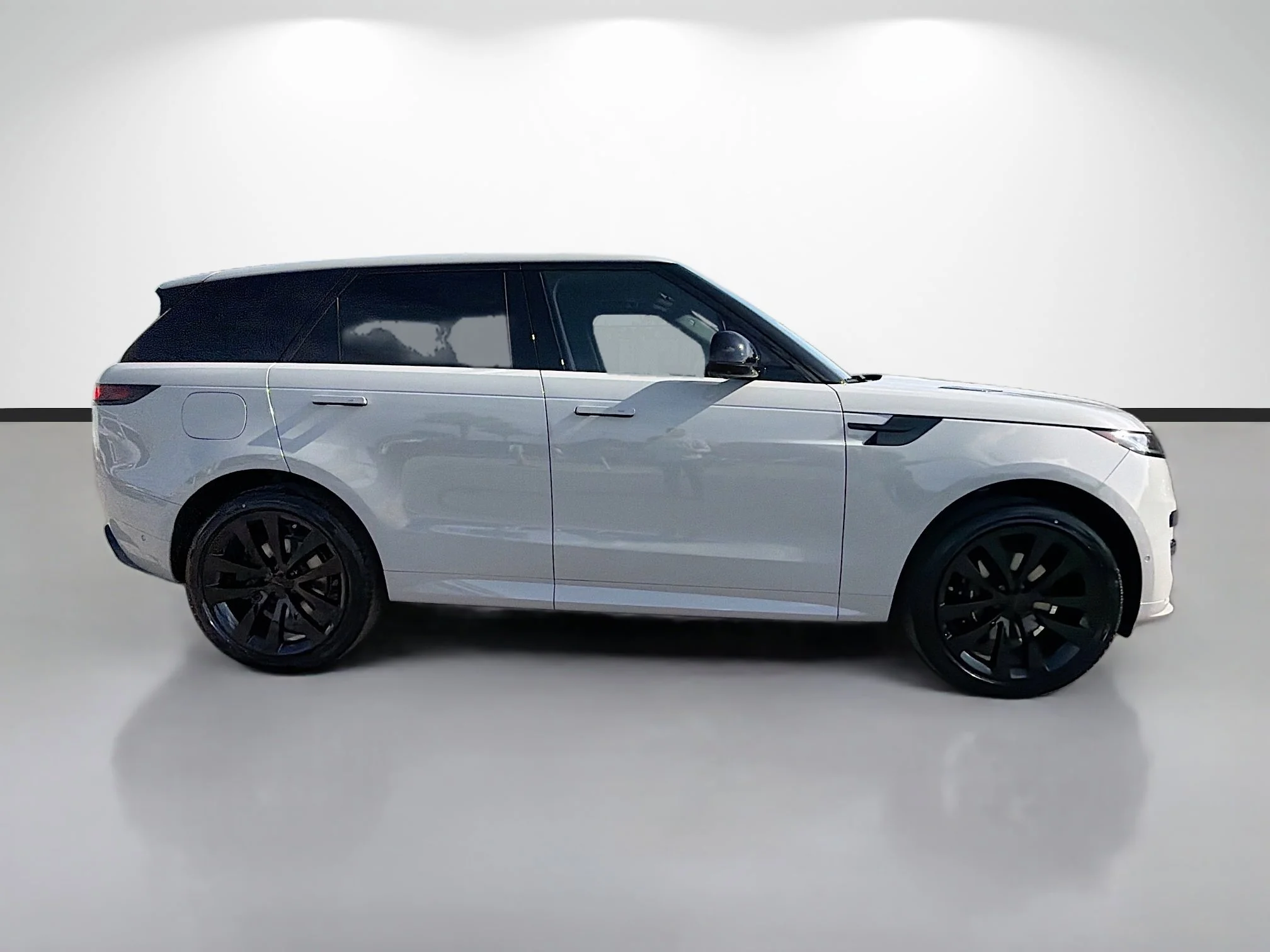 New 2026 Borasco Grey Metallic Land Rover Dynamic SE image 6