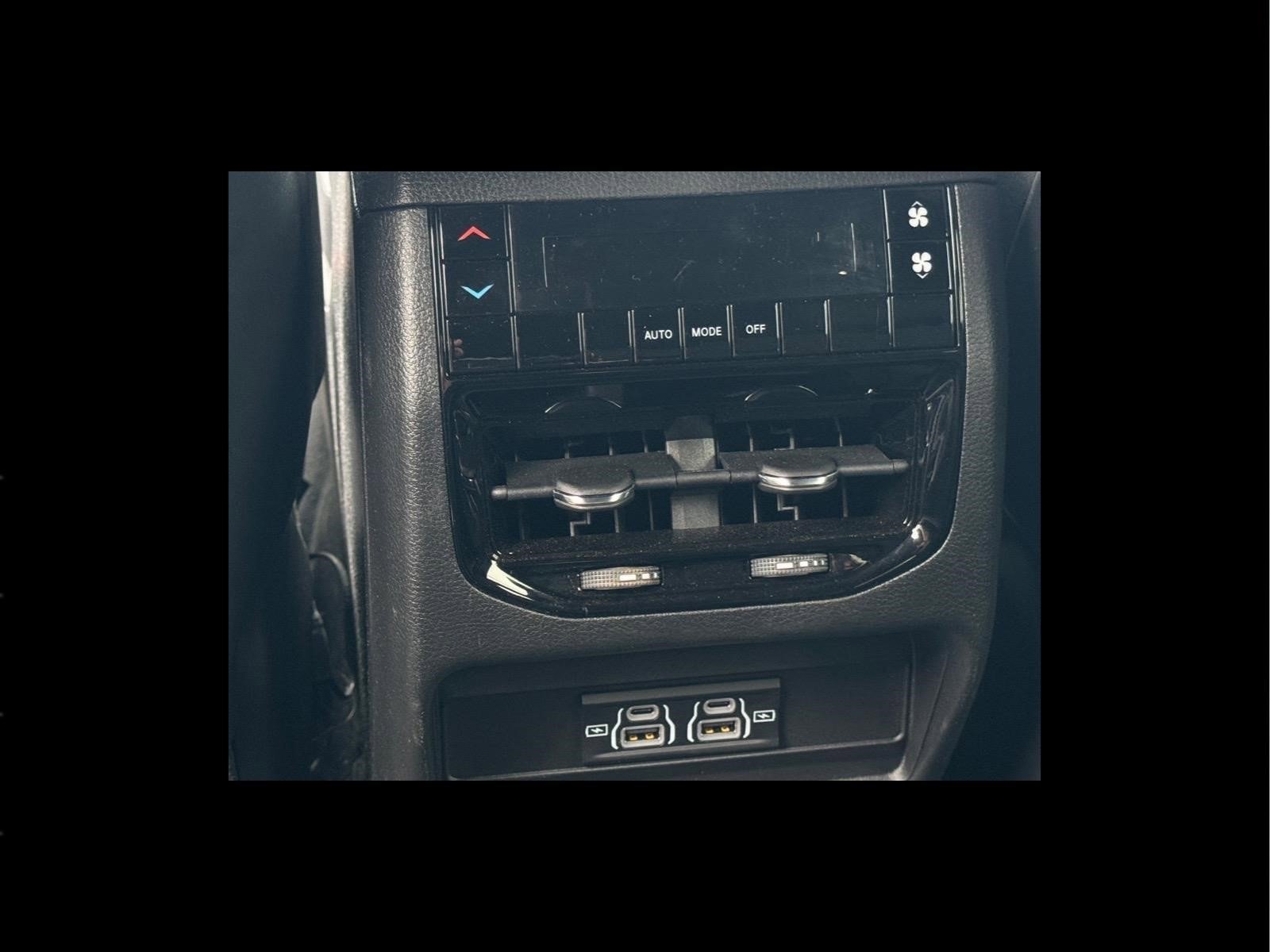 Used 2025 Diamond Black Crystal Pearlcoat Jeep Laredo X image 11