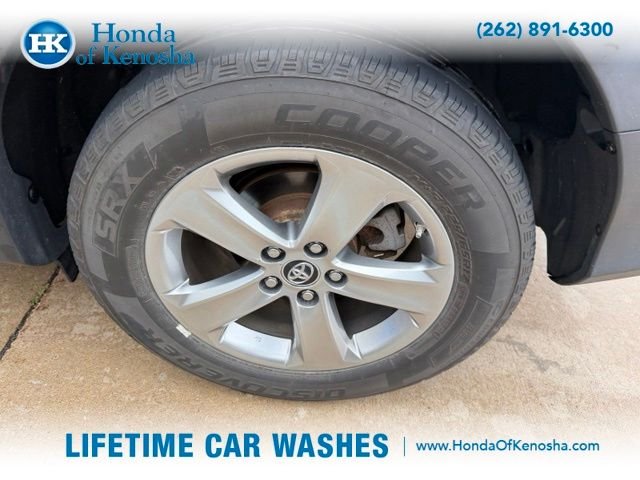 Used 2015 Magnetic Gray Metallic Toyota XLE image 3