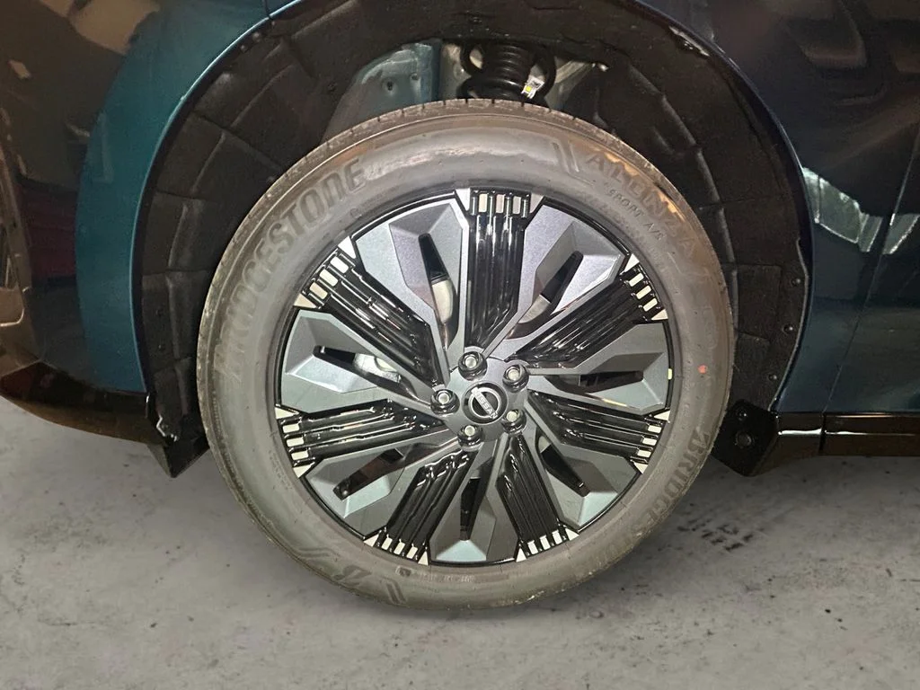 New 2026 Pearl Metallic Nissan Platinum image 14