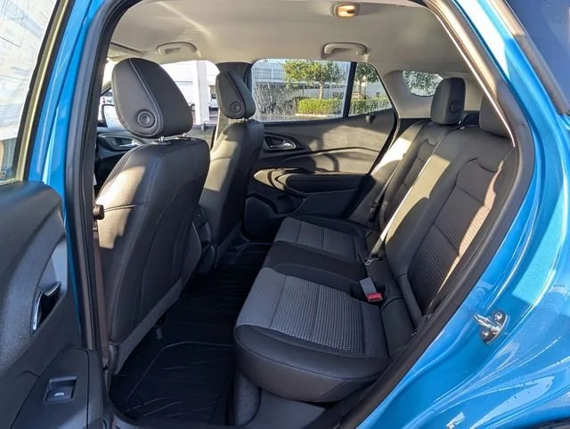 2025 Chevrolet Trax LT - Photo 6