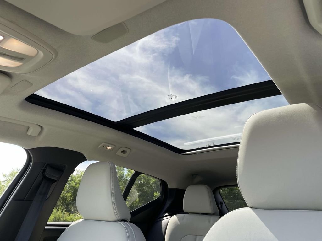 2026 Volvo XC40 Plus - Photo 10