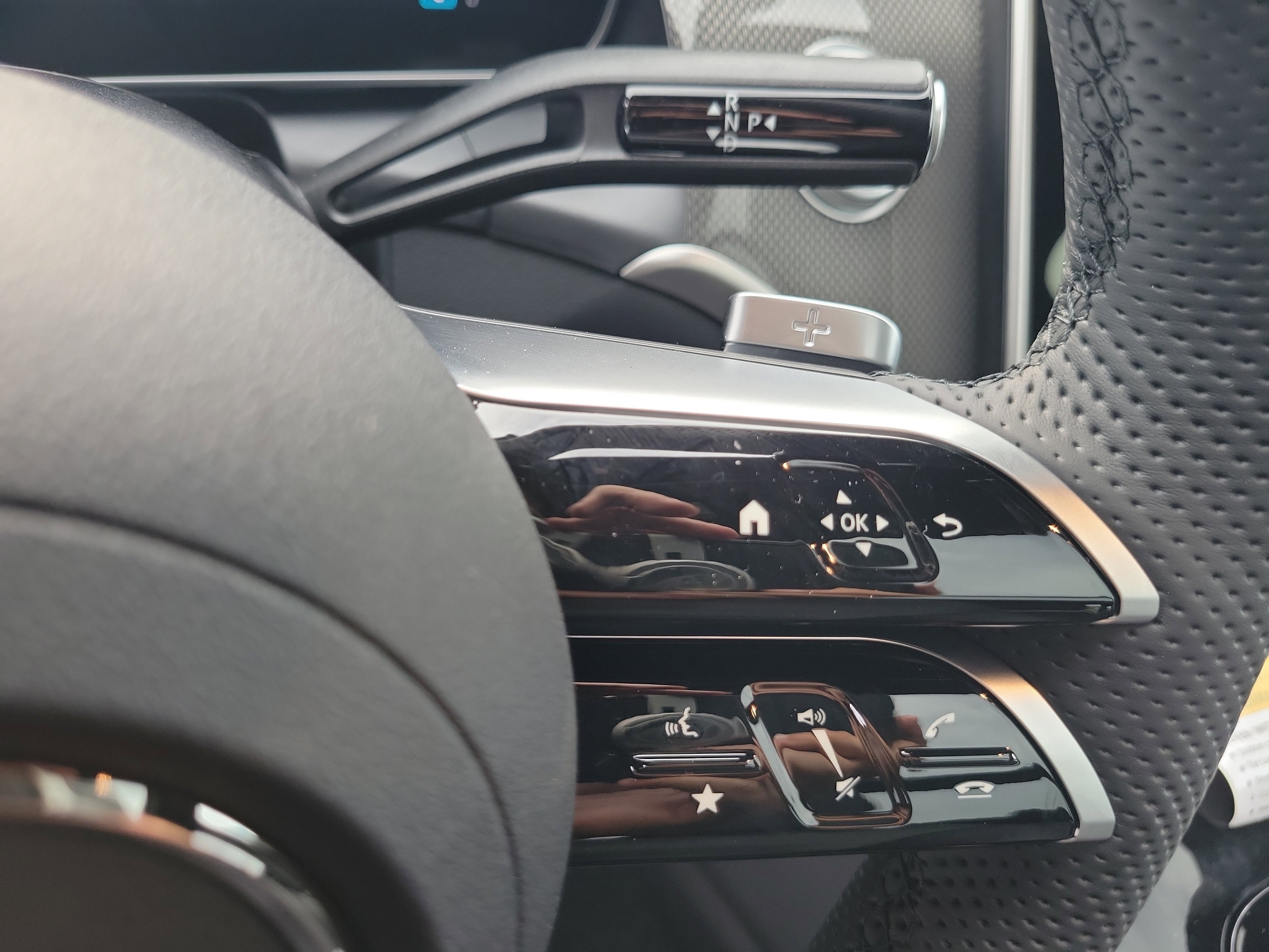 New 2026 Verde Silver Metallic Mercedes-Benz GLC 300 image 59